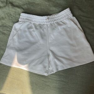 Lululemon size 6 cream shorts